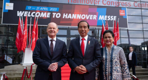 Left: German chancellor Olaf Scholz and center: Joko Widodo, president of Indonesia. Courtesy: Hannover Messe
